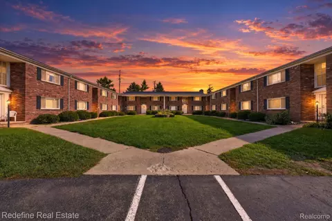 31831 Grand River Ave #92, Farmington, MI 48336