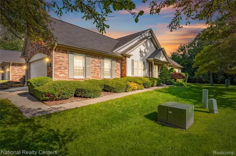 39626 Glenview Ct, Northville, MI 48168