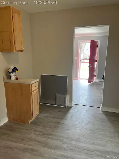 9078 Artesian St, Detroit, MI 48228 photo 7