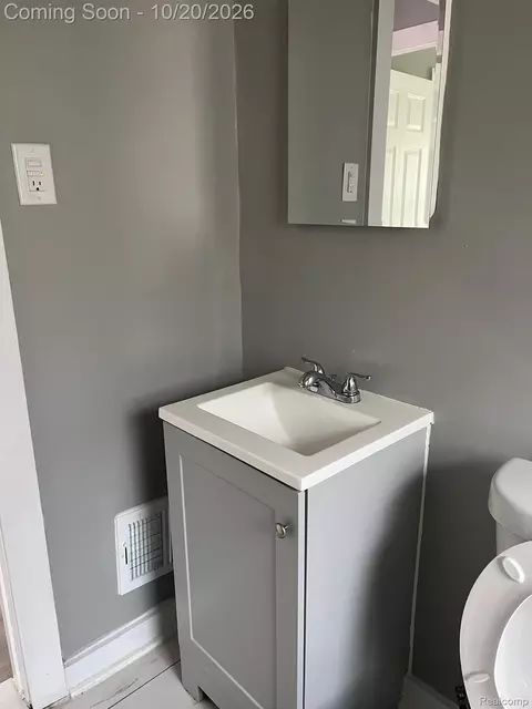 9078 Artesian St, Detroit, MI 48228 photo 9