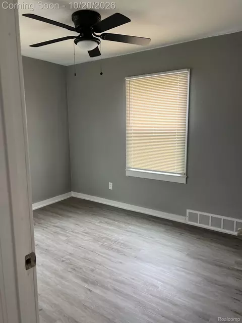 9078 Artesian St, Detroit, MI 48228 photo 4