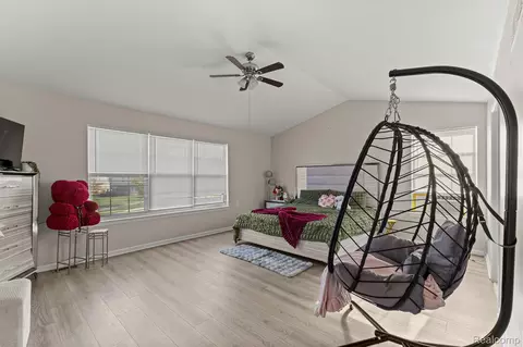 Bedroom - 28215 Hillsbriar Dr, Romulus, MI 48174 photo 1 of 9