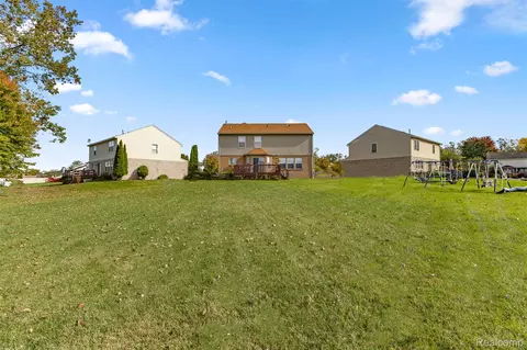 Exterior - 28215 Hillsbriar Dr, Romulus, MI 48174 photo 8 of 10