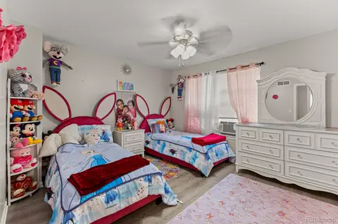 Bedroom - 28215 Hillsbriar Dr, Romulus, MI 48174 photo 8 of 9