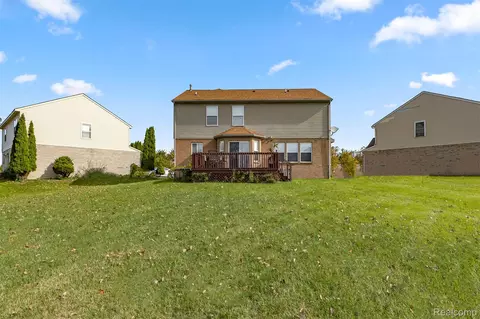 Exterior - 28215 Hillsbriar Dr, Romulus, MI 48174 photo 7 of 10