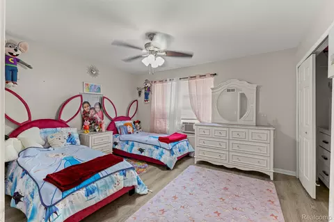 Bedroom - 28215 Hillsbriar Dr, Romulus, MI 48174 photo 7 of 9