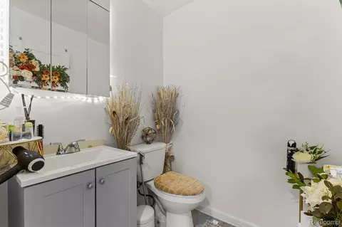 Bath - 28215 Hillsbriar Dr, Romulus, MI 48174 photo 1 of 4