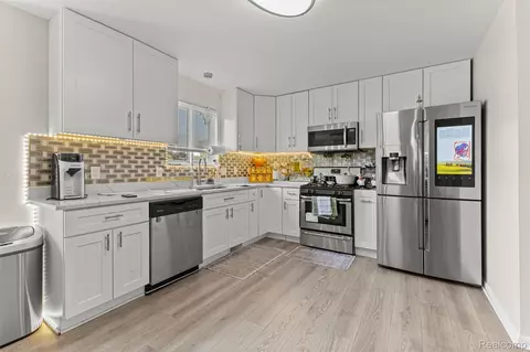 Kitchen - 28215 Hillsbriar Dr, Romulus, MI 48174 photo 1 of 3