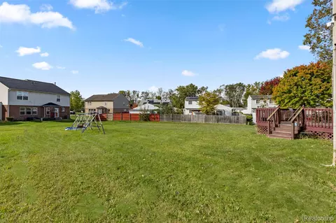 Exterior - 28215 Hillsbriar Dr, Romulus, MI 48174 photo 5 of 10