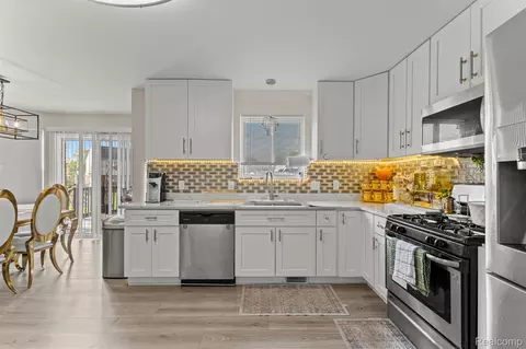Kitchen - 28215 Hillsbriar Dr, Romulus, MI 48174 photo 3 of 3