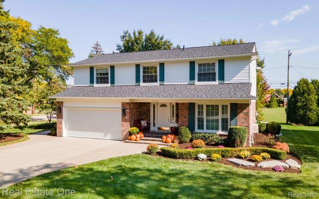2464 Wexford Dr, Troy, MI 48084