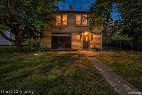 47 Church St, Highland Park, MI 48203