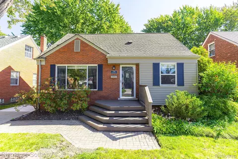 2716 N Connecticut Ave, Royal Oak, MI 48073
