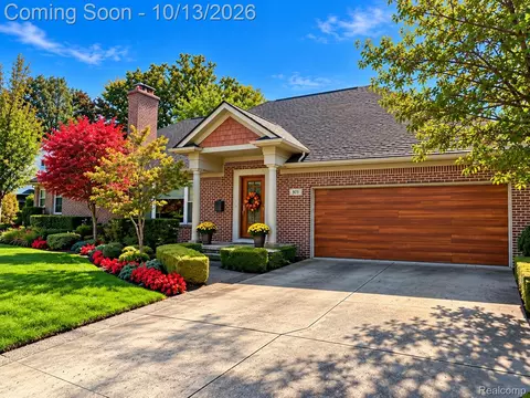 971 S Renaud Rd, Grosse Pointe Woods, MI 48236 photo 2