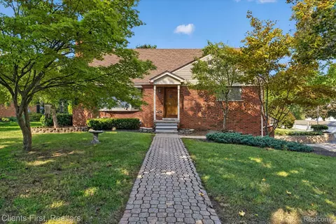 38360 Ann Arbor Trl, Livonia, MI 48150