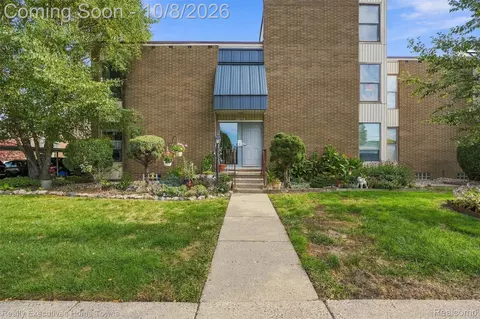 27 Dickinson St #MT, Mount Clemens, MI 48043