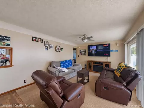 Living - 11 Custer Ct, Monroe, MI 48161 photo 3 of 3