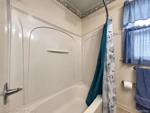 Bath - 11 Custer Ct, Monroe, MI 48161 photo 2 of 4