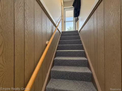 Entry Way - 11 Custer Ct, Monroe, MI 48161 photo 1 of 2