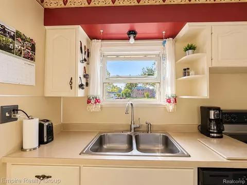 Kitchen - 11 Custer Ct, Monroe, MI 48161 photo 3 of 3
