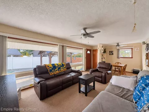 Living - 11 Custer Ct, Monroe, MI 48161 photo 1 of 3