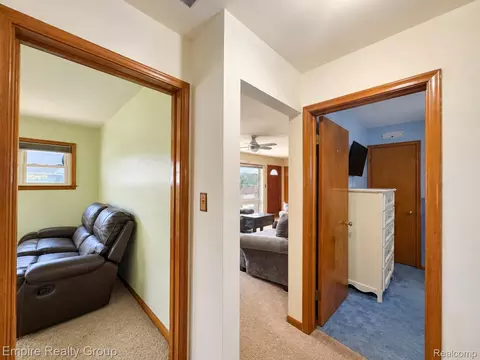 Entry Way - 11 Custer Ct, Monroe, MI 48161 photo 2 of 2