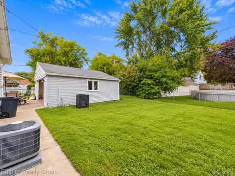 Exterior - 11 Custer Ct, Monroe, MI 48161 photo 5 of 11