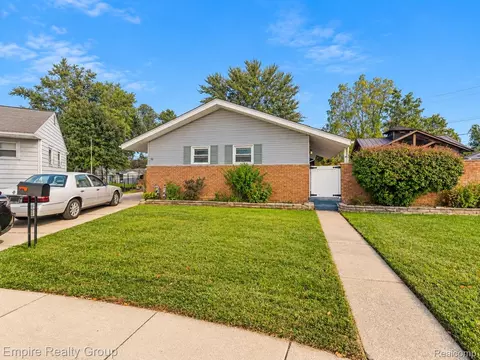 Exterior - 11 Custer Ct, Monroe, MI 48161 photo 8 of 11