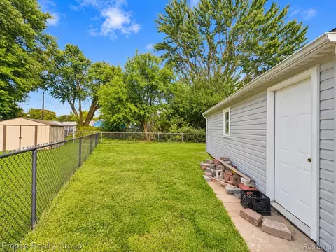Exterior - 11 Custer Ct, Monroe, MI 48161 photo 7 of 11