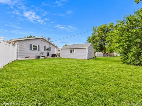 Exterior - 11 Custer Ct, Monroe, MI 48161 photo 10 of 11