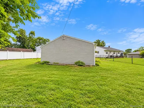 Exterior - 11 Custer Ct, Monroe, MI 48161 photo 9 of 11