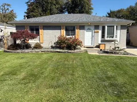 23255 Deanhurst St, Clinton Township, MI 48035