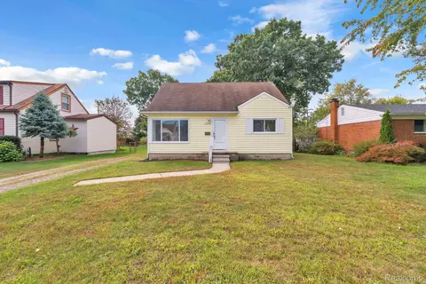 32239 Chester St, Garden City, MI 48135