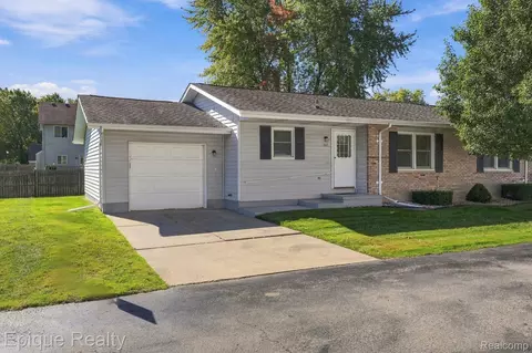 103 Joan Ct, Marysville, MI 48040