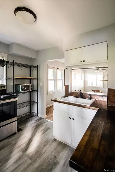 Kitchen - 770 E Hazelhurst St, Ferndale, MI 48220 photo 2 of 3