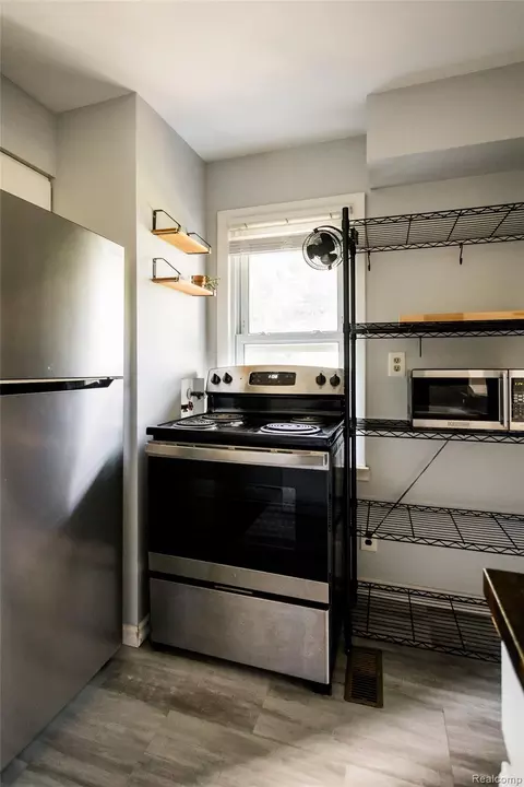 Kitchen - 770 E Hazelhurst St, Ferndale, MI 48220 photo 3 of 3