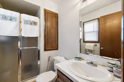 Bath - 46850 Barbara Dr, Macomb, MI 48044 photo 2 of 3