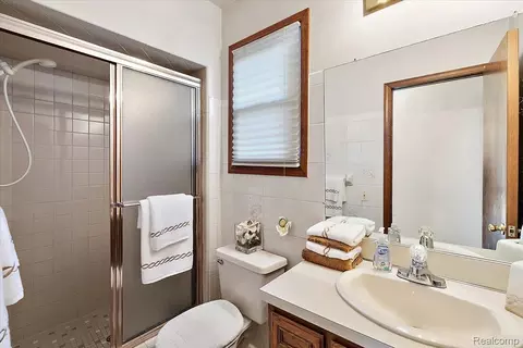 Bath - 46850 Barbara Dr, Macomb, MI 48044 photo 1 of 3
