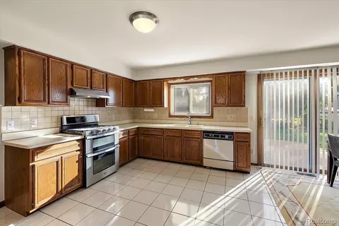 Kitchen - 46850 Barbara Dr, Macomb, MI 48044 photo 4 of 4