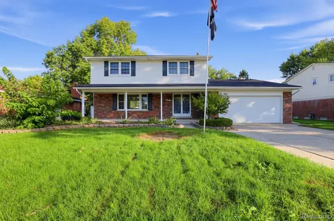 16515 Festian Dr, Clinton Township, MI 48035