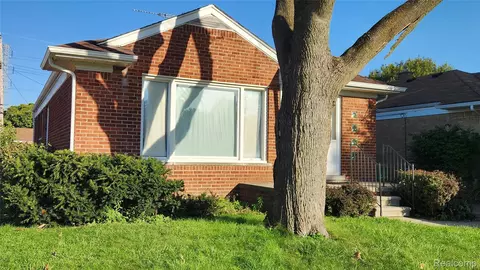 9827 Rosedale Blvd, Allen Park, MI 48101
