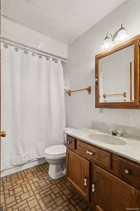 Bath - 5039 E Frances Rd, Thetford, MI 48458 photo 1 of 1