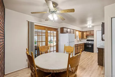 Dining - 5039 E Frances Rd, Thetford, MI 48458 photo 2 of 2
