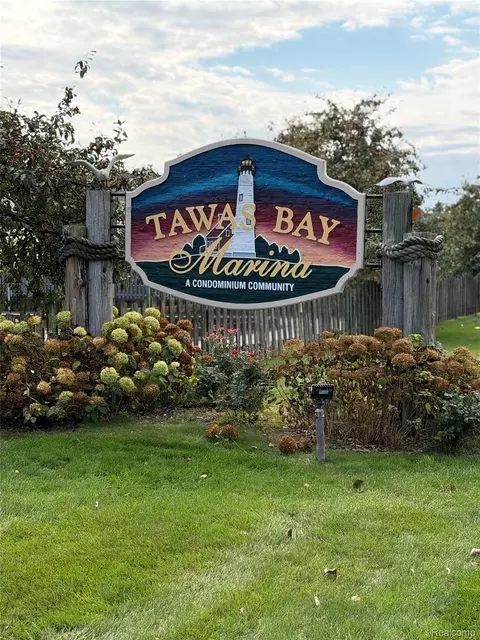 939 W Lake St, Tawas City, MI 48763