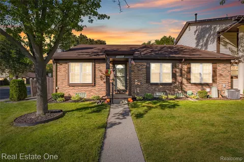 35302 Bristlecone #57, Clinton Township, MI 48035