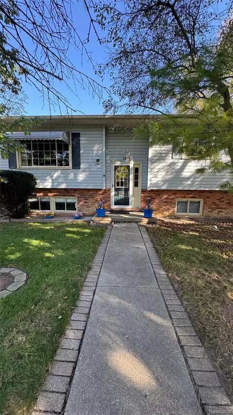3828 Morgan Rd, Orion, MI 48359