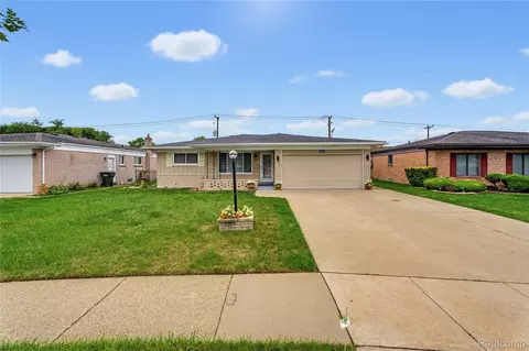 35185 Marina Dr, Sterling Heights, MI 48312