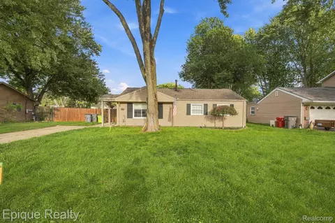 37106 Farley St, Clinton Township, MI 48036