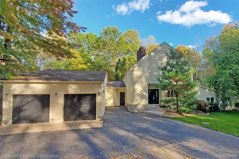 950 E Romeo Rd, Oakland, MI 48363
