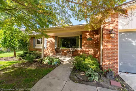 18544 Williams St, Livonia, MI 48152